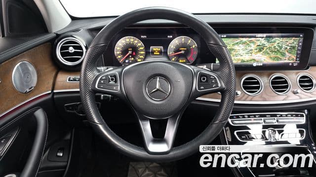 Mercedes-Benz E-Class 2018 — Şəkil 12/20