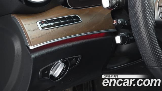 Mercedes-Benz E-Class 2018 — Şəkil 18/20