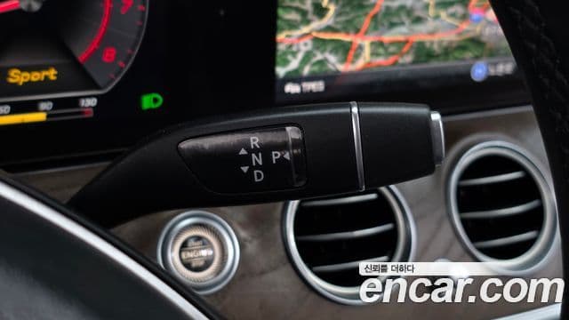 Mercedes-Benz E-Class 2018 — Şəkil 19/20