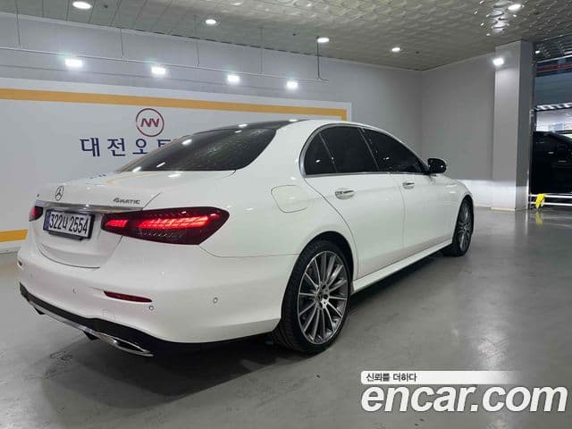 Mercedes-Benz E-Class 2021 — ფოტო 4/20
