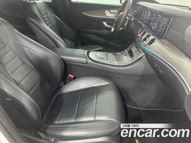 Mercedes-Benz E-Class 2021 — ფოტო 14/20