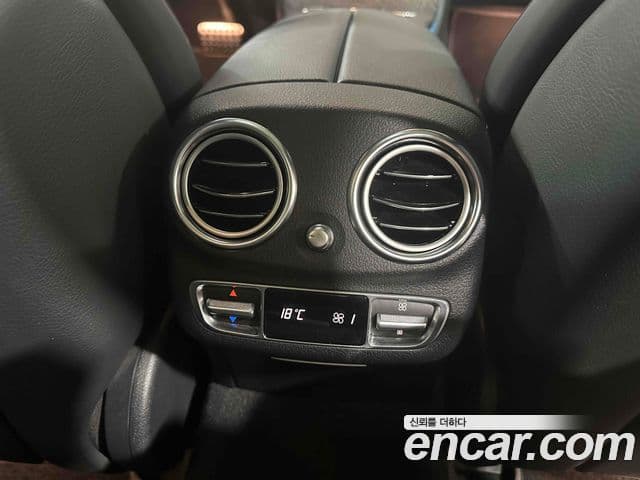 Mercedes-Benz E-Class 2021 — ფოტო 16/20