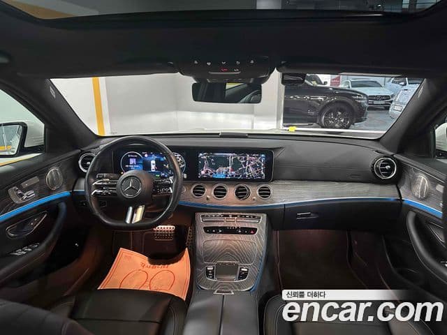 Mercedes-Benz E-Class 2021 — ფოტო 17/20