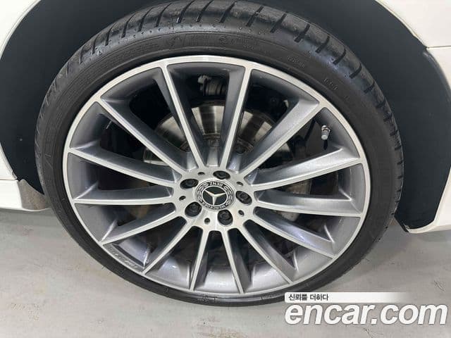 Mercedes-Benz E-Class 2021 — ფოტო 19/20