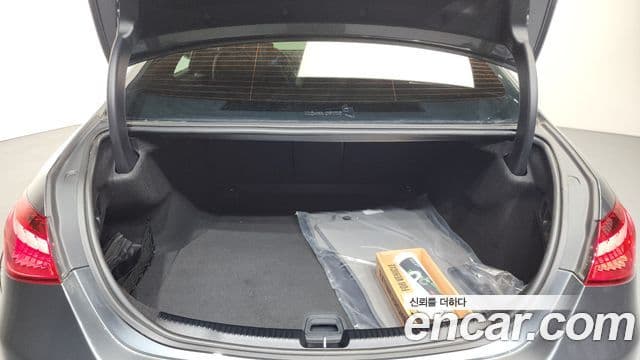 Mercedes-Benz C-Class 2022 — ფოტო 19/20