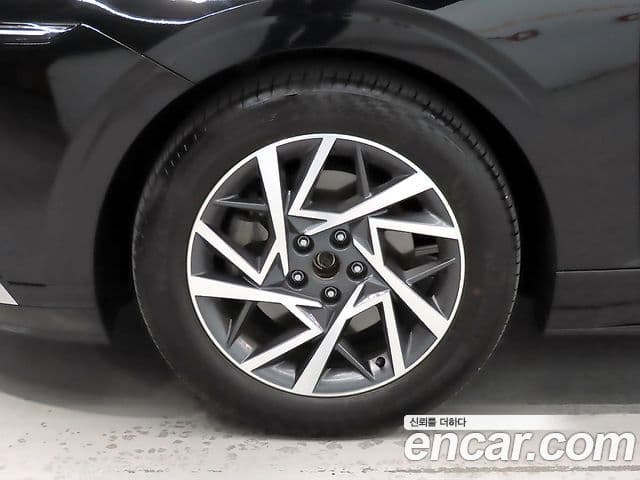 Hyundai Grandeur Hybrid 2024 — Photo 17/20