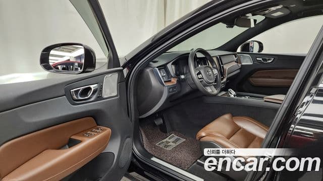 Volvo XC60 2021 — Şəkil 10/20