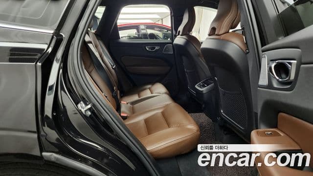 Volvo XC60 2021 — Şəkil 12/20