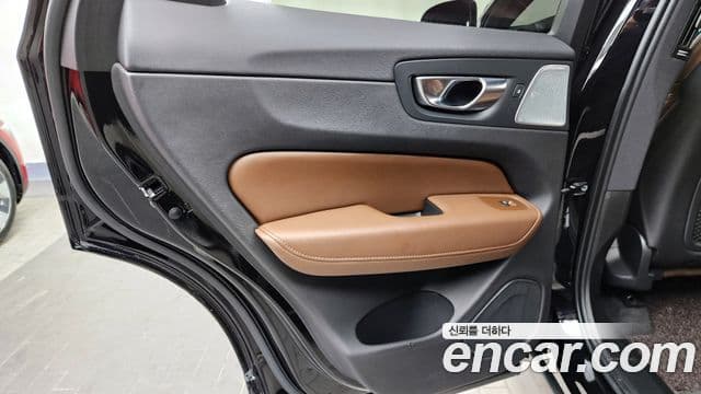 Volvo XC60 2021 — Photo 24/35