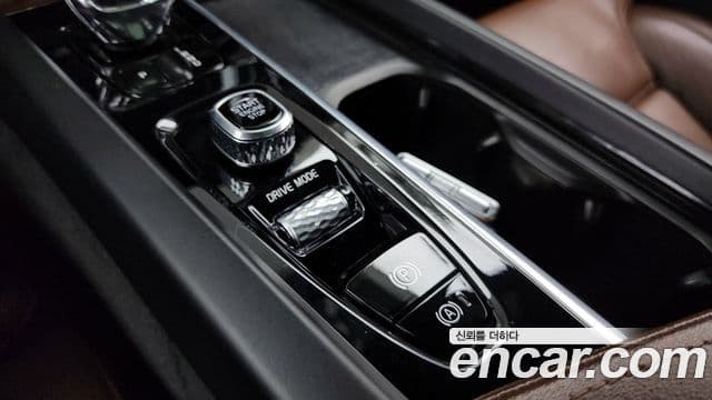 Volvo XC60 2021 — Photo 31/35
