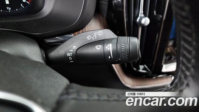 Volvo XC60 2021 — Photo 32/35