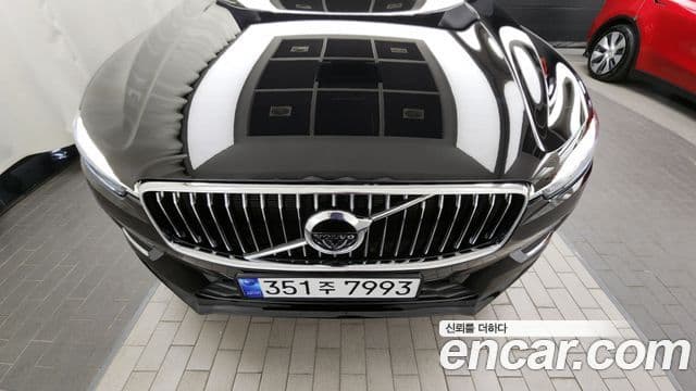 Volvo XC60 2021 — Photo 16/35