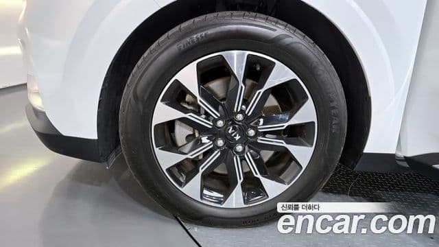 Kia Carnival 2021 — ფოტო 5/20