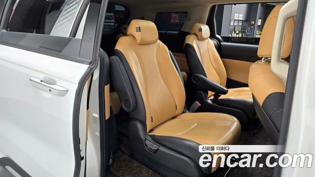 Kia Carnival 2021 — ფოტო 11/20