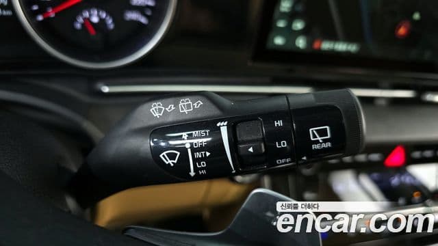 Kia Carnival 2021 — ფოტო 16/20