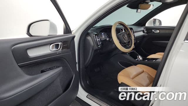 Volvo XC40 2021 — Şəkil 8/20