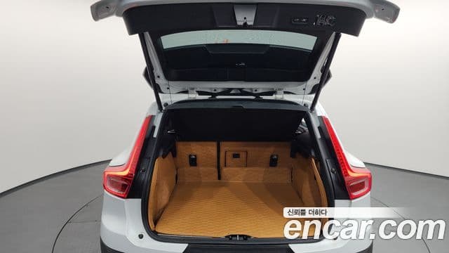 Volvo XC40 2021 — Şəkil 10/20