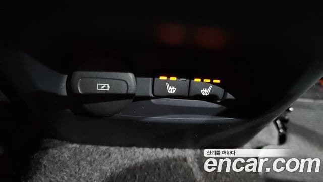 Volvo XC40 2021 — Şəkil 13/20