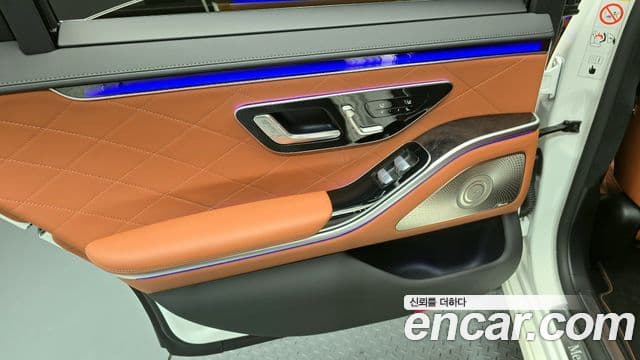 Mercedes-Benz S-Class 2022 — Photo 13/33