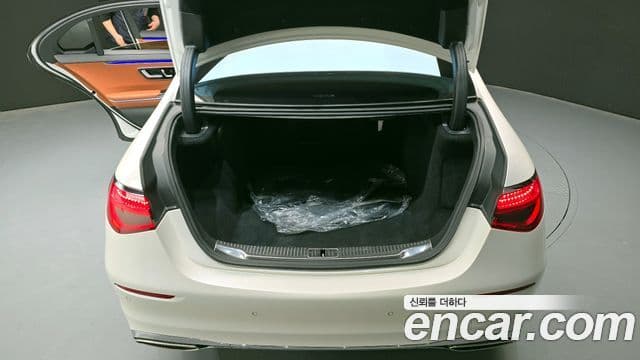 Mercedes-Benz S-Class 2022 — Photo 6/33