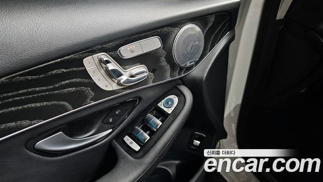 Mercedes-Benz GLC-Class 2019 — ფოტო 13/20
