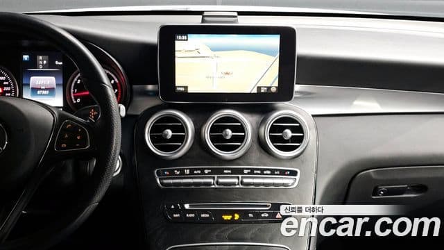 Mercedes-Benz GLC-Class 2019 — ფოტო 15/20