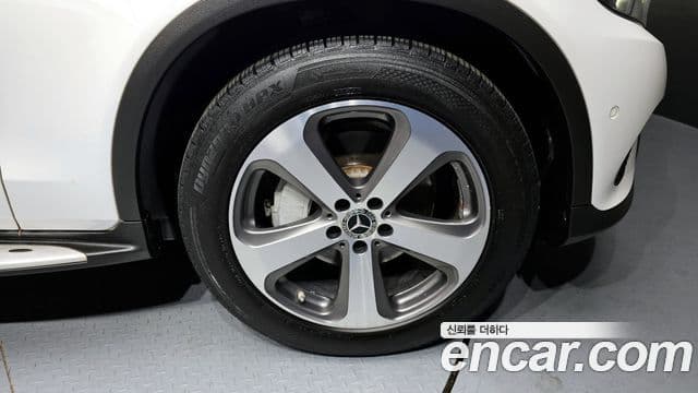 Mercedes-Benz GLC-Class 2019 — Şəkil 18/31