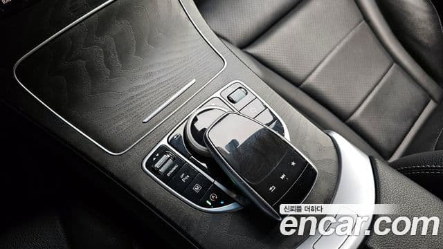 Mercedes-Benz GLC-Class 2019 — Şəkil 14/31
