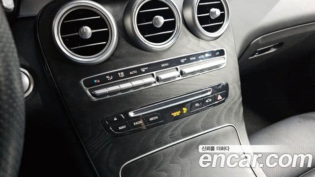 Mercedes-Benz GLC-Class 2019 — Şəkil 30/31