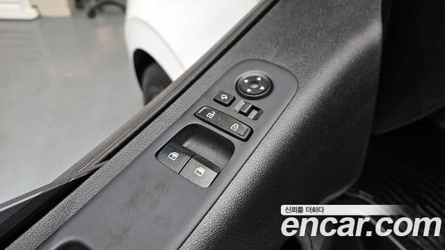 Hyundai Staria 2024 — ფოტო 17/20