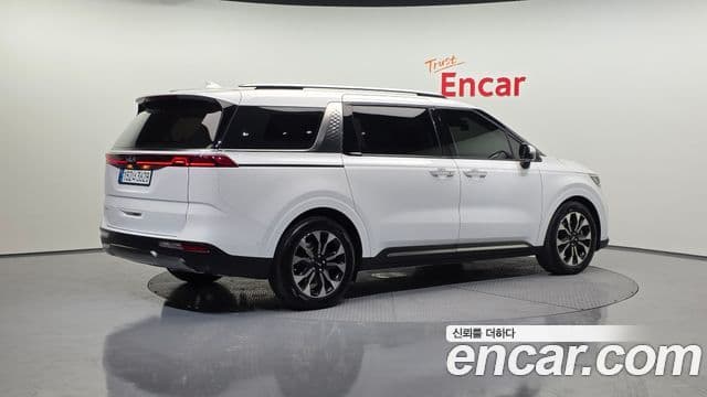 Kia Carnival 2023 — Фото 2/20