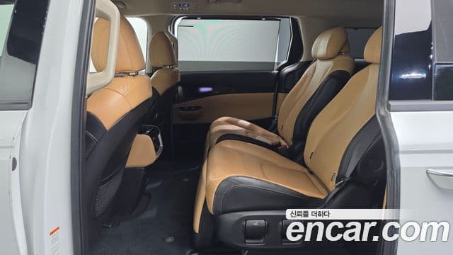 Kia Carnival 2023 — Фото 12/20