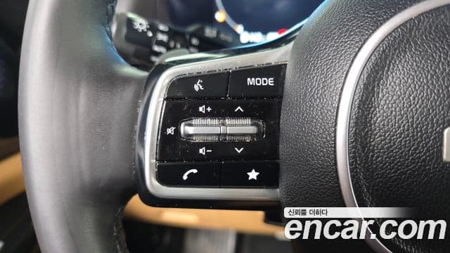 Kia Carnival 2023 — Фото 18/20