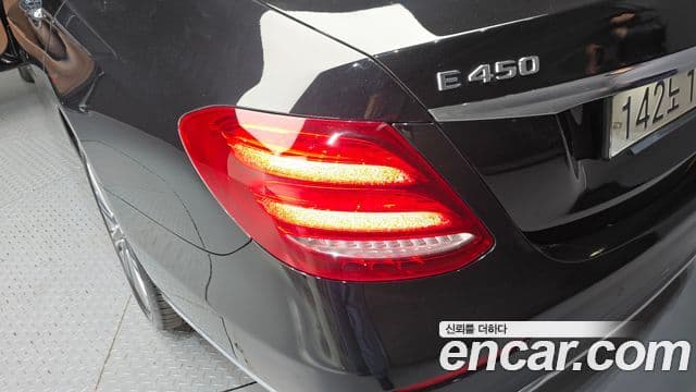 Mercedes-Benz E-Class 2020 — ფოტო 26/30