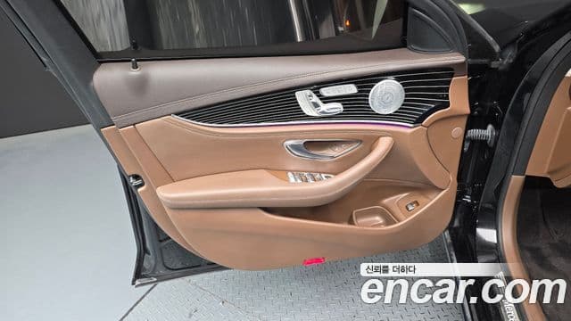 Mercedes-Benz E-Class 2020 — ფოტო 24/30