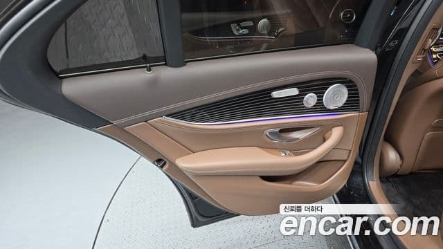 Mercedes-Benz E-Class 2020 — ფოტო 20/30