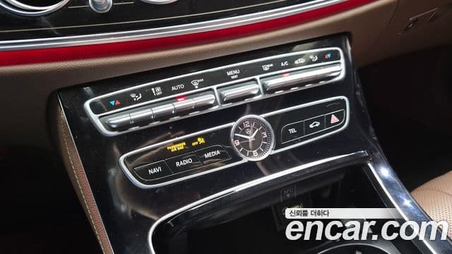 Mercedes-Benz E-Class 2020 — ფოტო 28/30