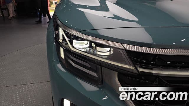 Kia Seltos 2023 — ფოტო 16/33