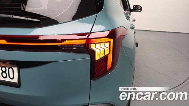 Kia Seltos 2023 — ფოტო 8/33