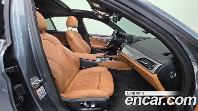 BMW 5 Series 2018 — Фото 10/20