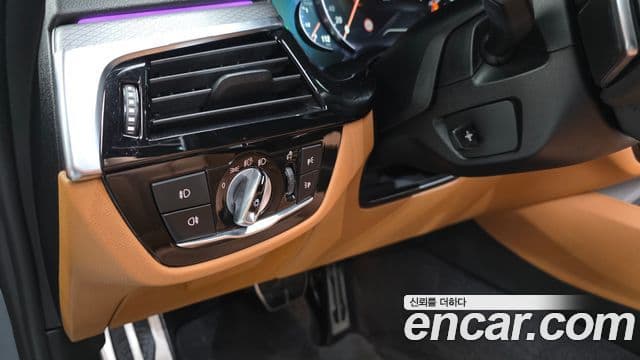 BMW 5 Series 2018 — Фото 15/20