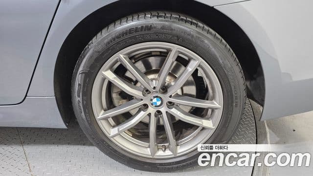 BMW 5 Series 2018 — Photo 30/32