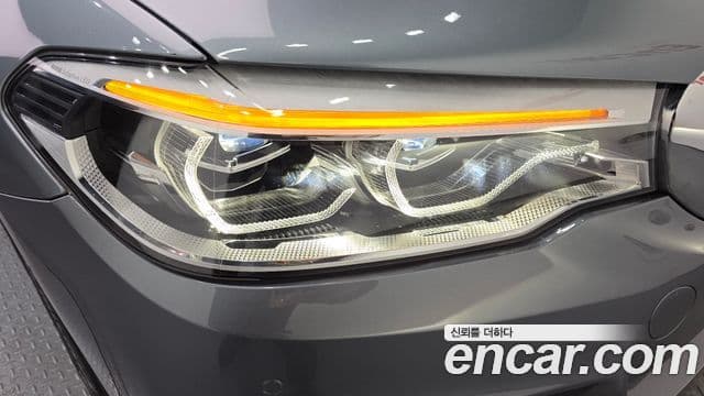 BMW 5 Series 2018 — Photo 16/32