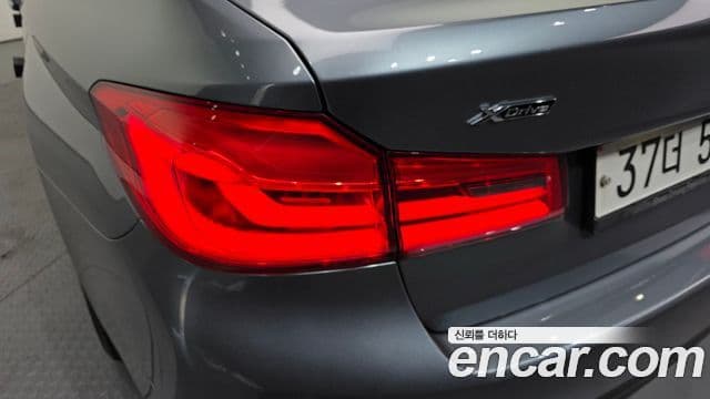BMW 5 Series 2018 — Photo 1/32