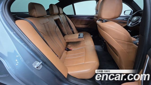 BMW 5 Series 2018 — Photo 26/32