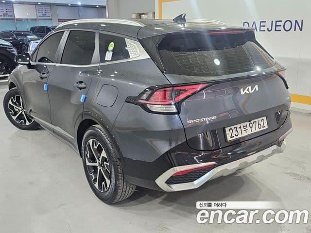Kia Sportage 2023 — ფოტო 3/20