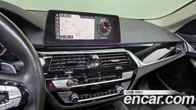 BMW 5 Series 2019 — Фото 14/20