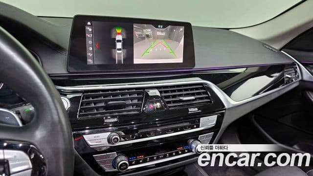 BMW 5 Series 2019 — Фото 17/20