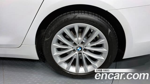 BMW 5 Series 2019 — Photo 3/33