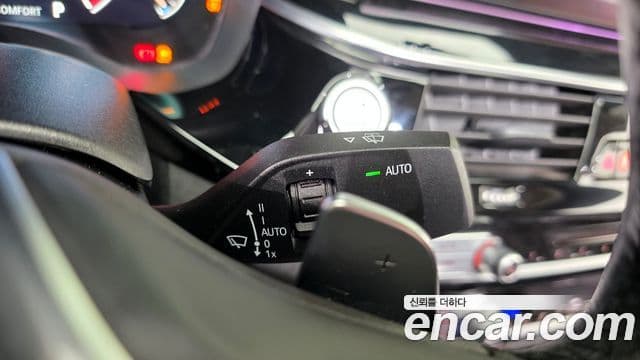 BMW 5 Series 2019 — Photo 16/33